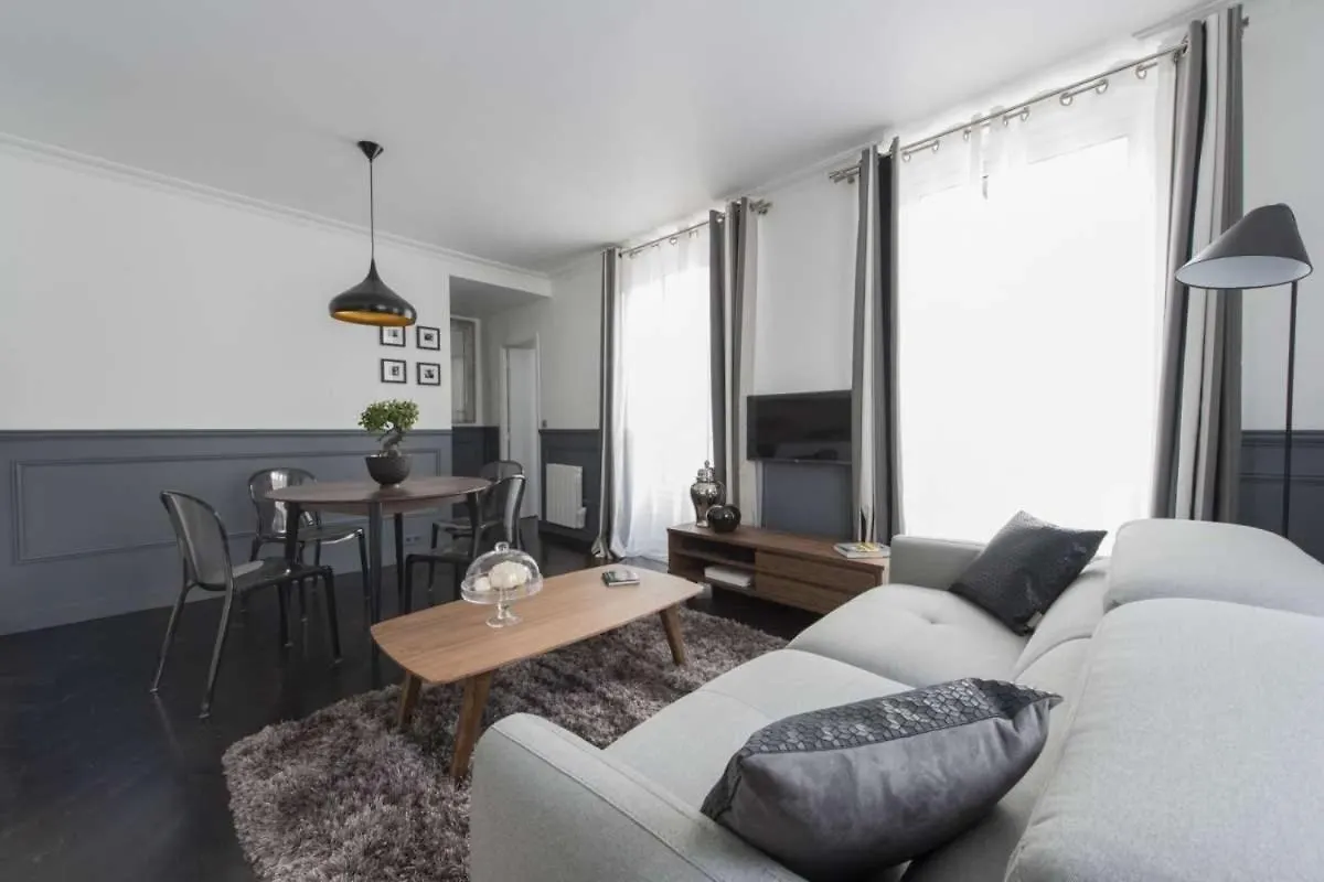 Apartment Black Pearl Paris